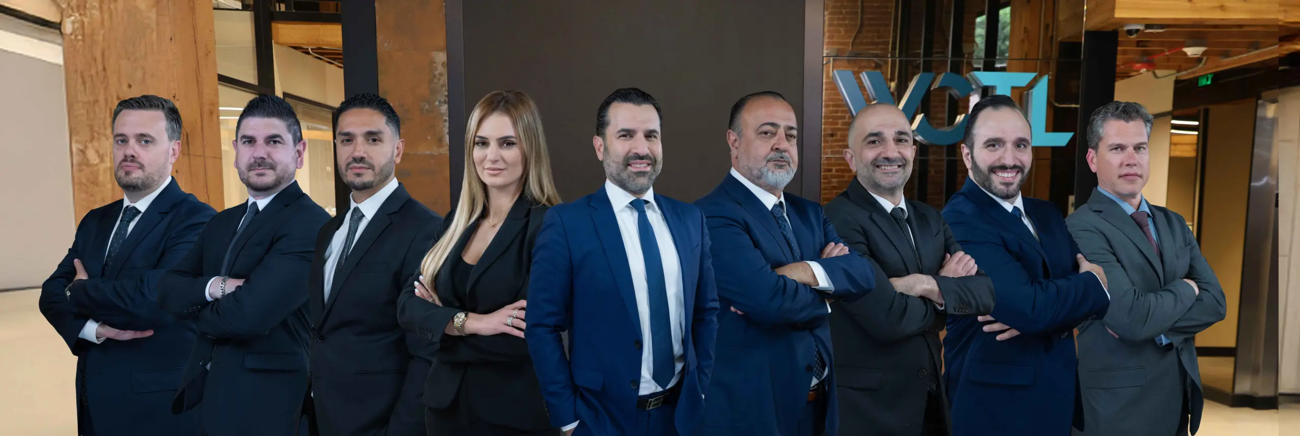 Una fila de abogados de WCTL.